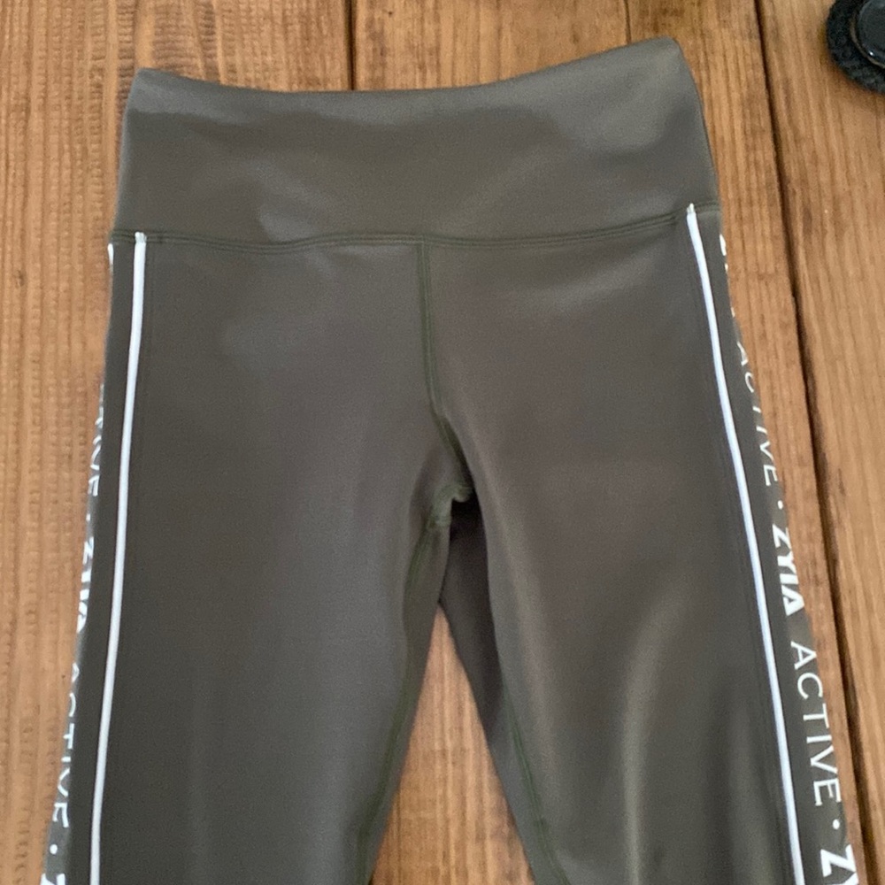 Zyia leggings